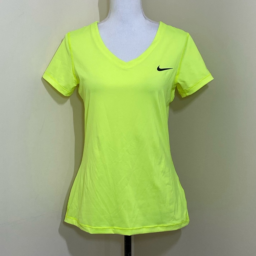NIKE || Dry Fit woman’s fluorescent Green T-shirt size Large